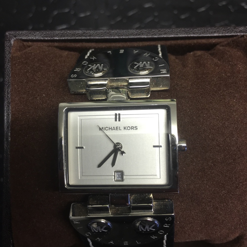 Michael Kors Women’s Watch - Picture 3 of 4